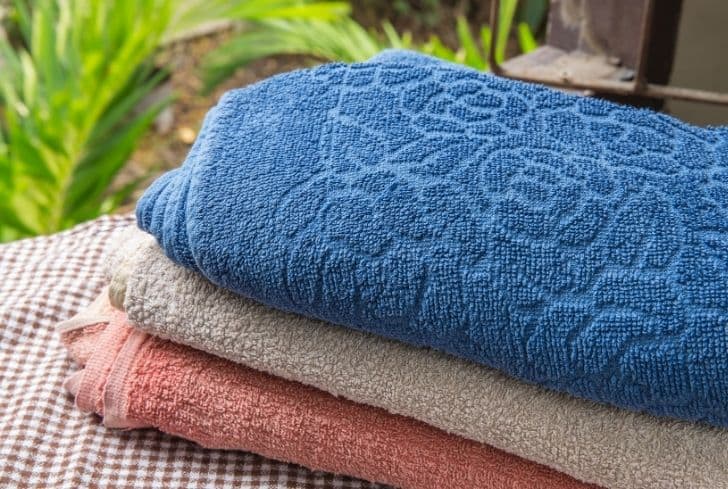 انتخاب رنگ حوله حمام